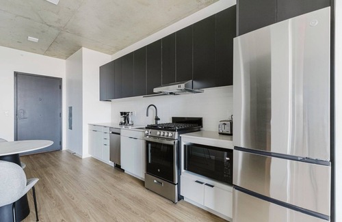 Near West Side Appartement | Fab West Loop Studio w/ Pool, Spa, Gym, W/D & Lounge, by Blueground