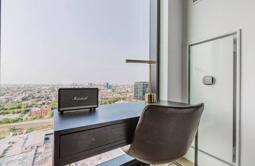 Near West Side Appartement | Fab West Loop Studio w/ Pool, Spa, Gym, W/D & Lounge, by Blueground