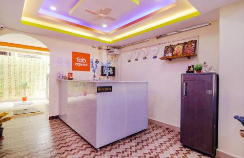 Kukatpalli Hôtel | FabExpress Broholic Suites - Nr JNTU Kukatpally