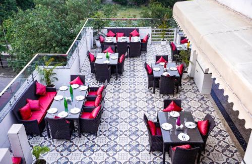 Sector 70 Hôtel | FabHotel Divine & Banquet