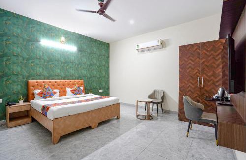 Sector 70 Hôtel | FabHotel Divine & Banquet