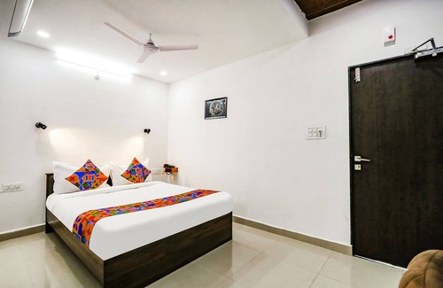 Medchal Hôtel | FabHotel VK’s