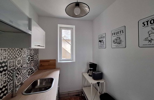 La Charite-sur-Loire Appartement | Fabulous 1-bedroom studio in La Charité-sur-Loire