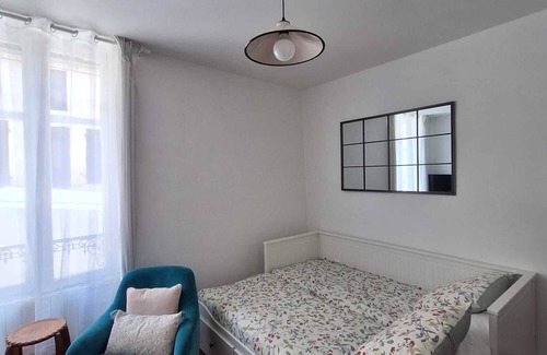 La Charite-sur-Loire Appartement | Fabulous 1-bedroom studio in La Charité-sur-Loire