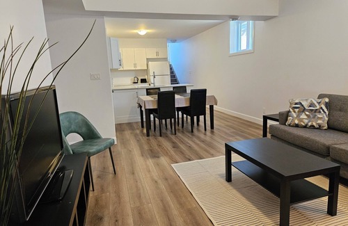 Amherstview Appartement | Fabulous 2-bedroom apartment with WiFi in Kingston West End