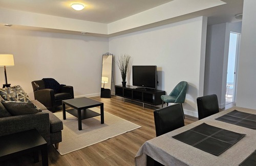 Amherstview Appartement | Fabulous 2-bedroom apartment with WiFi in Kingston West End
