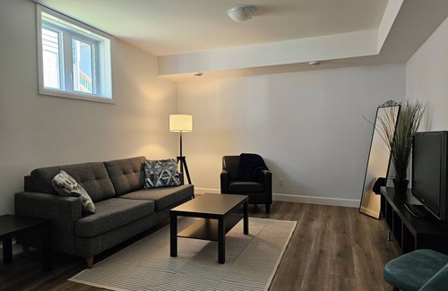 Amherstview Appartement | Fabulous 2-bedroom apartment with WiFi in Kingston West End