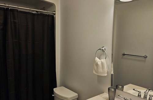 Amherstview Appartement | Fabulous 2-bedroom apartment with WiFi in Kingston West End