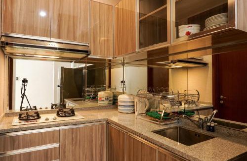 Old Jakarta Appartement | Fabulous 2BR Apartment Lucky Tower Residence By Travelio