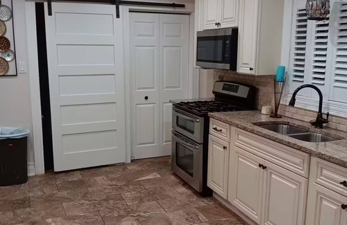 South Deering Maison | Fabulous 3-bedroom house with AC in Chicago