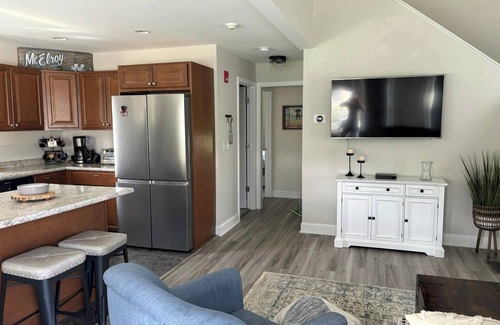 Weirs Beach Maison | Fabulous 3-bedroom Weirs Beach Village home in Laconia.