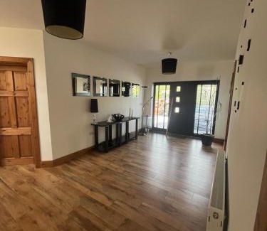 Oughterard Maison | Fabulous 4 Bedroom House, Gateway to Connemara