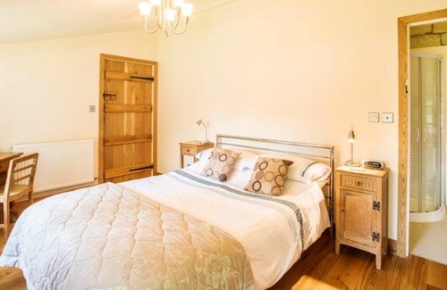 Muchelney Maison | Fabulous Barn with Private Hot Tub, Pool