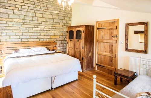 Muchelney Maison | Fabulous Barn with Private Hot Tub, Pool