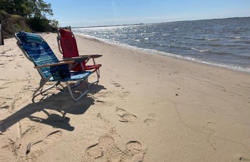 Crocheron Maison | Fabulous Beach House on Elliott Island -beautiful sandy beach, tranquil 6 acres