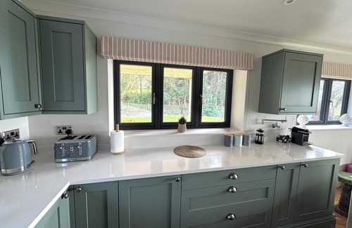 Broad Hinton Maison | Fabulous Countryside Modern Retreat with Stunning Views and Log Burners