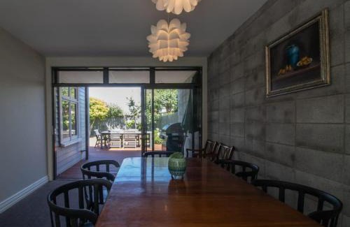 Fitzroy Maison | Fabulous In Fitzroy - seconds to Fitzroy Beach
