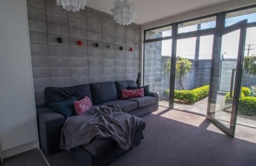 Fitzroy Maison | Fabulous In Fitzroy - seconds to Fitzroy Beach