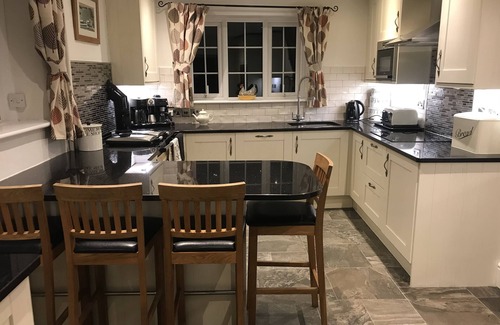 Staple Fitzpaine Autre | Fabulous Large Country House - Private Hot Tub