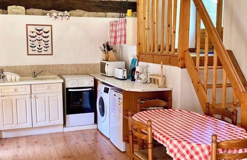 Grand-Brassac Maison | Charmante propriété individuelle de 2 chambres nr Brantôme avec piscine chauffée et sauna
