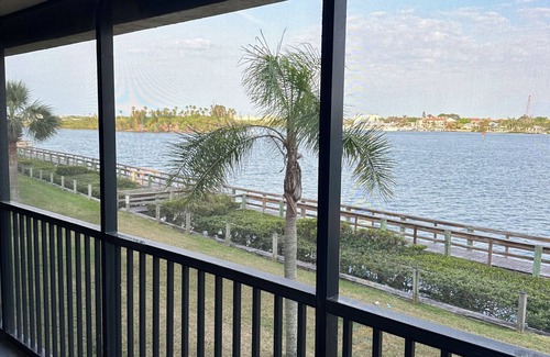 New Smyrna Beach Copropriété | Fabulous Riverfront condo in charming New Smyrna Beach Available April-November