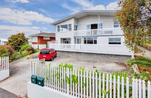 Pakuranga Heights Maison | ✨ Délice ensoleillé de trois chambres - Niveau supérieur ✨