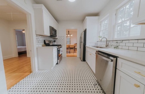 Caddo Heights-South Highlands Appartement | Fabulously Furnished Forest - 2BR/1BA