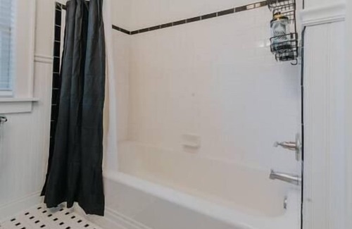 Caddo Heights-South Highlands Appartement | Fabulously Furnished Forest - 2BR/1BA