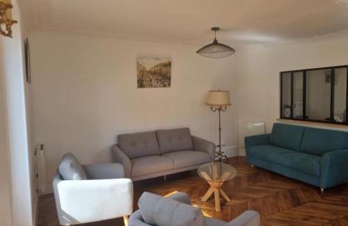 Saint-Germain-en-Laye Appartement | Face château St Germain en Laye, appartement 4 à 6 personnes, 23 min de Paris Champs-Elysées