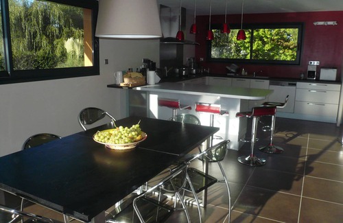 Antist Maison | FACE AUX PYRENEES, MAGNIFIQUE MAISON TRES CONFORTABLE DANS PARC ARBORE