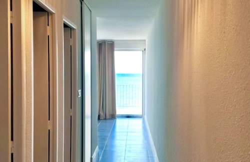 Saint-Hippolyte Appartement | FACING THE SEA
