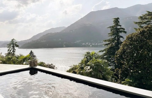 Torno Villa | Facing the shores of Lake Como in the heart of Torno