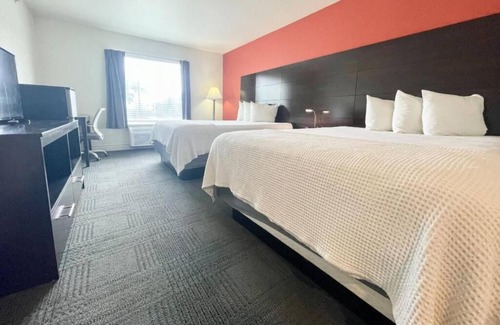 Cuero Maison | FairBridge Inn & Suites Cuero, 2 Double Queen With Kitchenette, Free Parking!