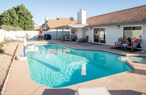Alta Mesa Community Association Maison | Fairbrook Home - Chic Design Saltwater Pool with Hot Tub