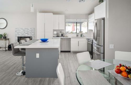 Alta Mesa Community Association Maison | Fairbrook Home - Chic Design Saltwater Pool with Hot Tub