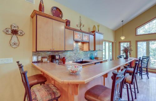 Fairfield Bay Maison | Fairfield Bay Retreat with Fireplaces and Lake Access