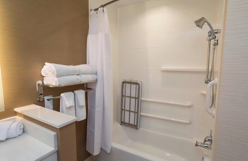Western Gardens Hôtel | Fairfield Inn & Suites by Marriott Geneva Finger Lakes