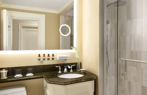 Byward Market - Parliament Hill Hôtel | Fairmont Chateau Laurier Gold Experience