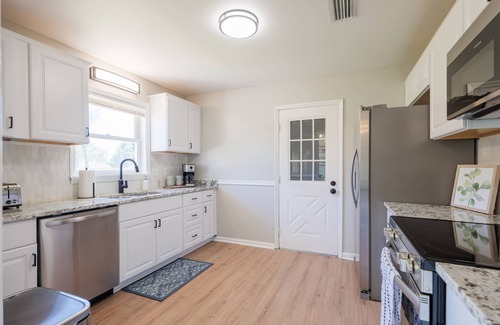 Lake Park Maison | Fairway Family Oasis: King Beds, Pets Allowed, Golf Course Neighborhood