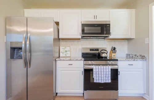 Lake Park Maison | Fairway Family Oasis: King Beds, Pets Allowed, Golf Course Neighborhood