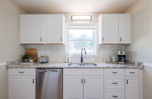 Lake Park Maison | Fairway Family Oasis: King Beds, Pets Allowed, Golf Course Neighborhood