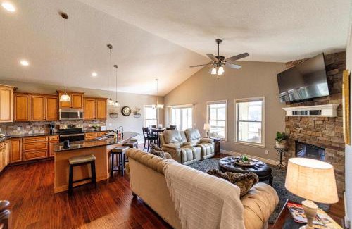 Camdenton Villa | Fairway to Heaven in Old Kinderhook - Villa on 14th Fairway of Golf Course
