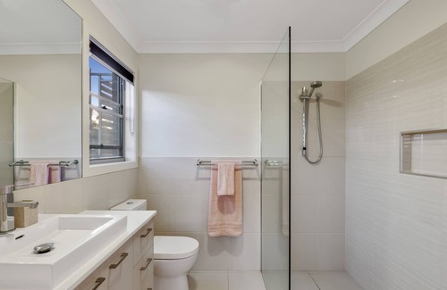 Yatala Maison | Fairway Village @ Windaroo Lakes Golf Club