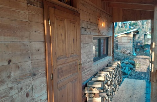 Holesovice Cottage | Fairy Tale Wooden House close to Prague