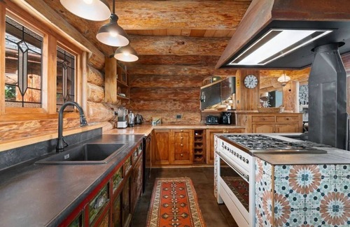 Alexandra Cabine | Fairytale Log Cabin with Hot Tub at Homewood Forest Retreat