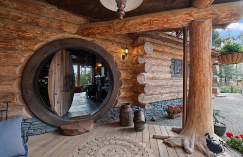 Alexandra Cabine | Fairytale Log Cabin with Hot Tub at Homewood Forest Retreat