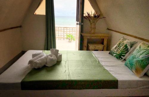 Central Luzon Lit Et Petit-Déjeuner | Faith Bay - Beach Front Hut