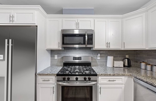 Newark Copropriété | FaithInn- 3 Bed 2 Bath EWR/PENN