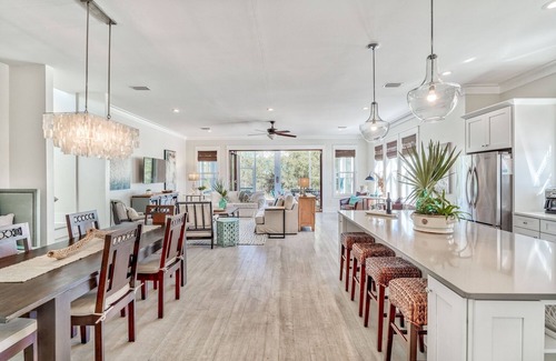 Village of Sugar Beach Maison | Summer Dates Available! Seagrove Beach Cottage! 2 Blocks from Beach Access! Community Pool!
