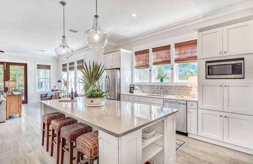 Village of Sugar Beach Maison | Summer Dates Available! Seagrove Beach Cottage! 2 Blocks from Beach Access! Community Pool!